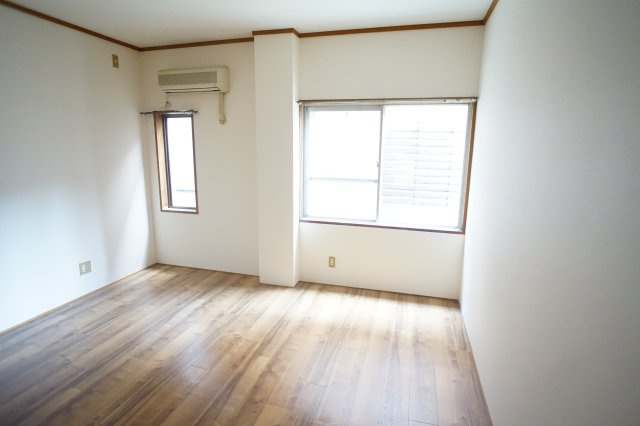 コーポ華の居間・リビング