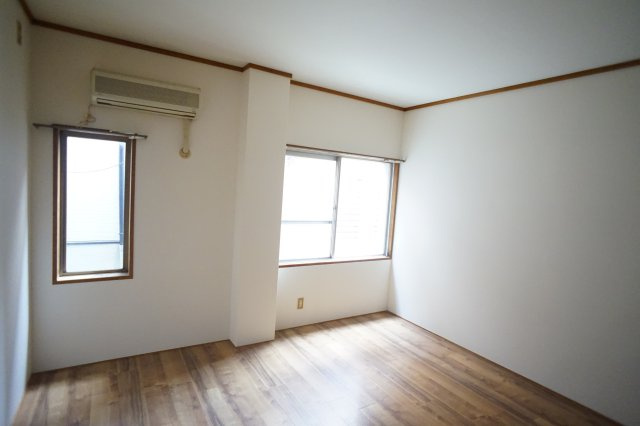 コーポ華の居間・リビング