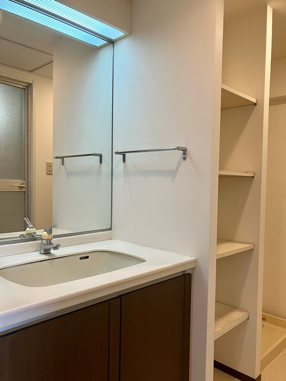 クレストコート上尾の洗面所|ゆったりとスペースのある洗面所