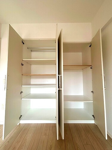 ルイシャトレ川口レックスフォートの収納|クロゼット