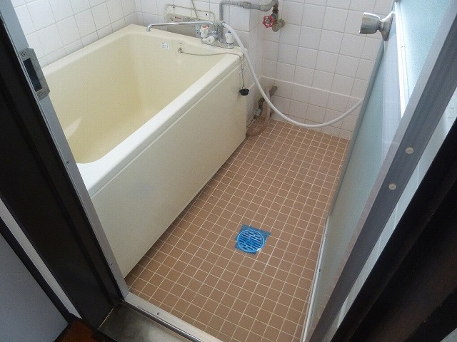 丸山コーポの浴室|落ち着いた空間のお風呂です