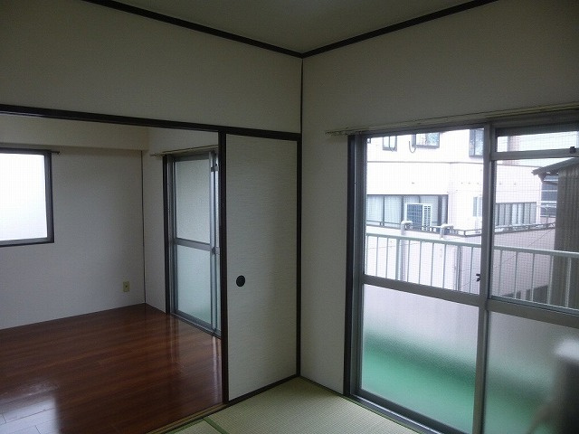 丸山コーポの和室|落ち着いた雰囲気の和室付きです