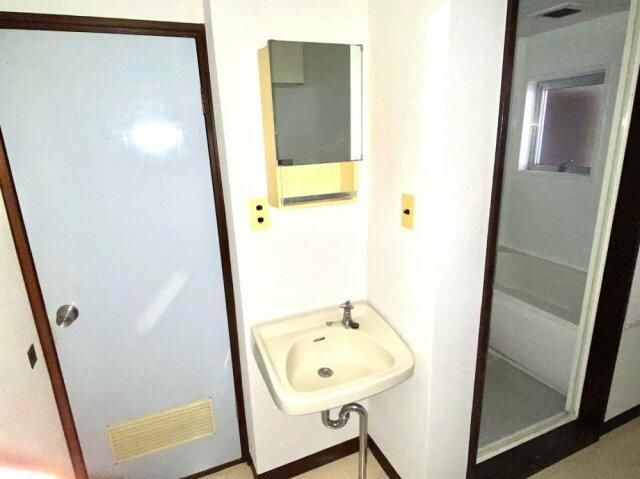 新和コーポの独立洗面台