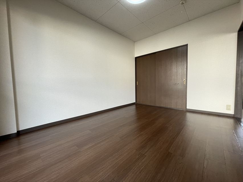 使い勝手のいい洋室です