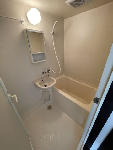 日々の疲れを癒すお風呂付です