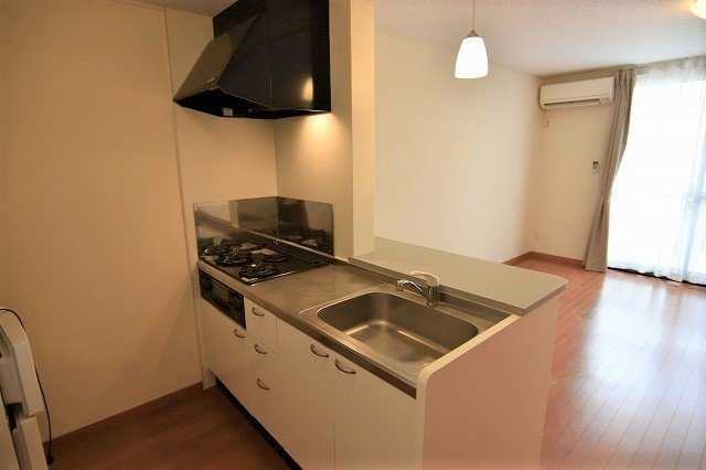 レオパレスＬａ　Ｖｉｓｔａ２のキッチン|現状優先となります。