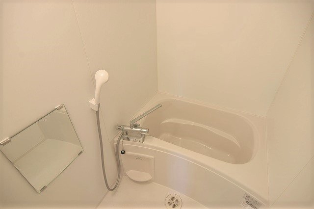 レオパレスＬａ　Ｖｉｓｔａ２の浴室|現状優先となります。