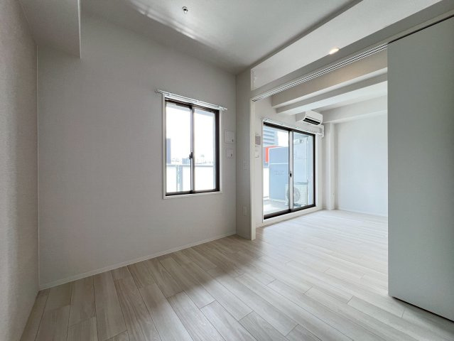 コンフォリア・リヴ大阪本町の洋室