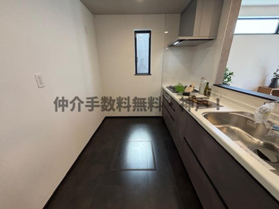 【キッチン】 | 神戸市須磨区北須磨タウン　新築戸建H-1号棟　仲介手数料無料！ | お料理しやすいキッチンです