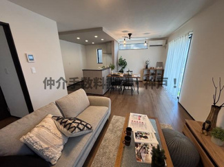 【居間・リビング】 | 神戸市須磨区北須磨タウン　新築戸建H-1号棟　仲介手数料無料！ | おしゃれなリビングです