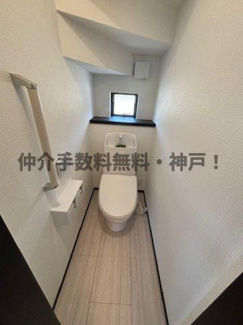 【トイレ】 | 神戸市須磨区北須磨タウン　新築戸建H-1号棟　仲介手数料無料！ | 清潔感のあるトイレです