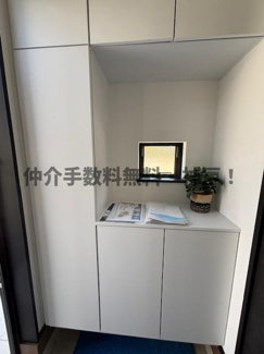 【玄関】 | 神戸市須磨区北須磨タウン　新築戸建H-1号棟　仲介手数料無料！ | 明るい玄関です