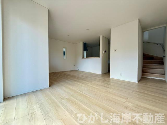 平塚市四之宮7丁目　新築戸建　全2棟の居間・リビング|17.2帖　LDK