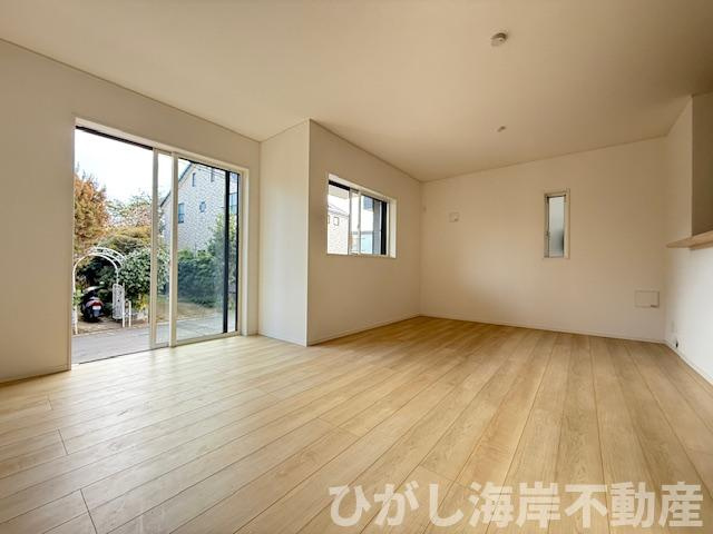 平塚市四之宮7丁目　新築戸建　全2棟の居間・リビング|17.2帖　LDK