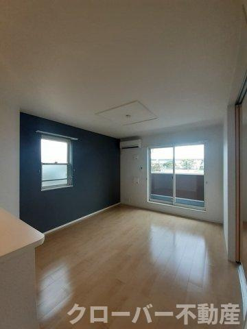 ソレイユＫＡＷＡＢＡＴＡⅡの居間・リビング