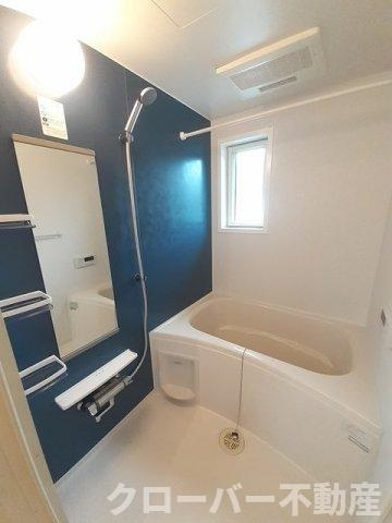 ソレイユＫＡＷＡＢＡＴＡⅡの浴室