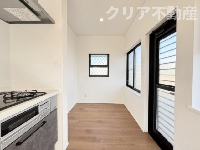 【収納】 | 吉岡町北下　中古住宅 | 広めのパントリーに勝手口付き♪