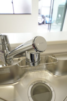 【キッチン】 | 府中市紅葉丘1丁目　新築戸建て（全2棟）1号棟　4790万円 | 浄水器内蔵水栓