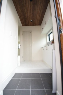 【玄関】 | 府中市紅葉丘1丁目　新築戸建て（全2棟）1号棟　4790万円