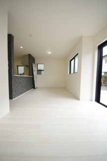 【居間・リビング】 | 府中市紅葉丘1丁目　新築戸建て（全2棟）1号棟　4790万円