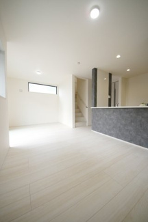 【居間・リビング】 | 府中市紅葉丘1丁目　新築戸建て（全2棟）1号棟　4790万円