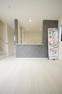 【居間・リビング】 | 府中市紅葉丘1丁目　新築戸建て（全2棟）1号棟　4790万円