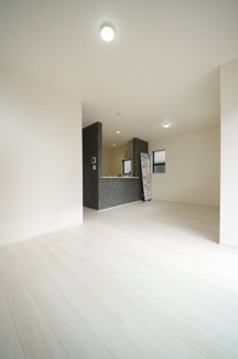 【居間・リビング】 | 府中市紅葉丘1丁目　新築戸建て（全2棟）1号棟　4790万円