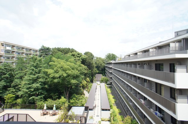 プライムメゾン江古田の杜ウェストの展望|同タイプ5階からの眺望です