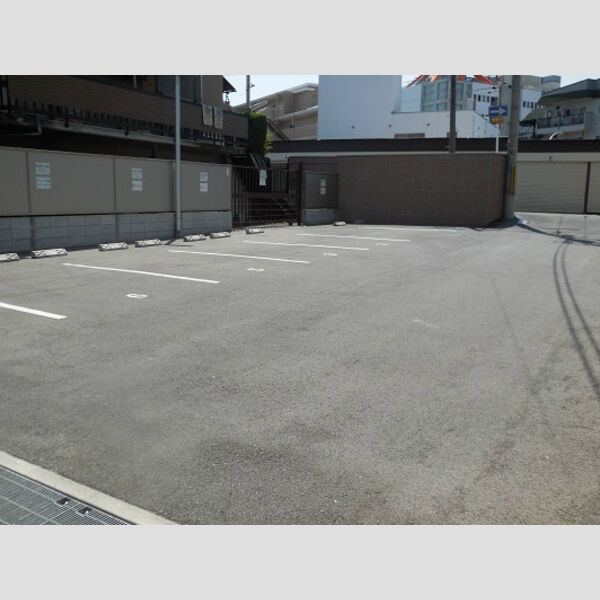 アネックス藤　EASTの駐車場