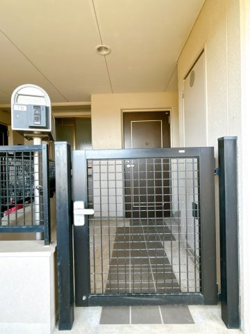 テラスノバ穂積の玄関