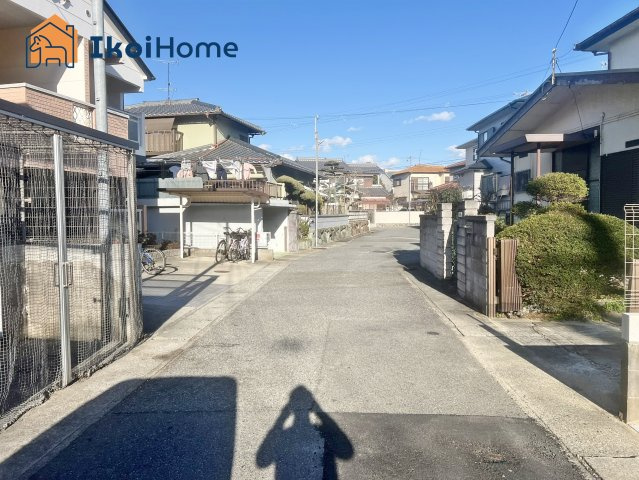 神戸市西区竜が岡2丁目全2棟1号地　新築戸建　の前面道路含む現地写真|【ホームページに現地動画掲載中】●年中無休：当日予約可●前面道路もゆったり陽当り・通風良好！