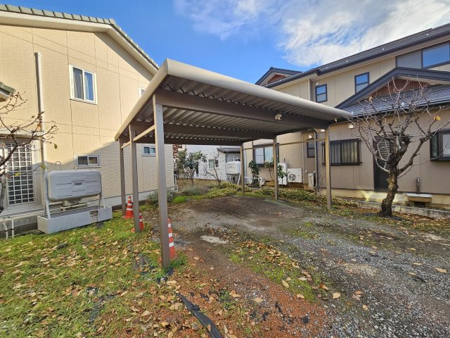 三輪６丁目中古一戸建の駐車場