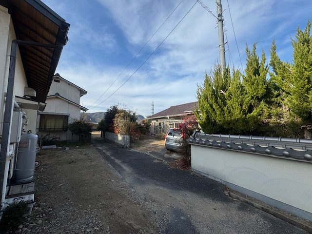 和気町和気　売土地の前面道路含む現地写真