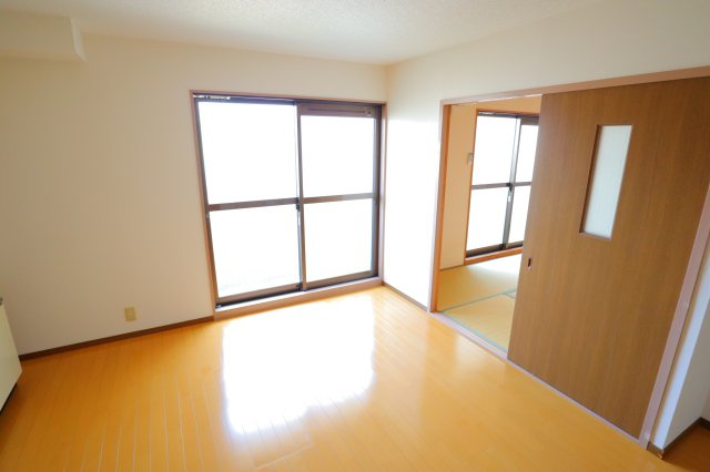 サニーコート菜畑の居間・リビング