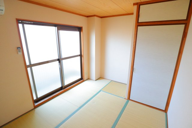 サニーコート菜畑の和室