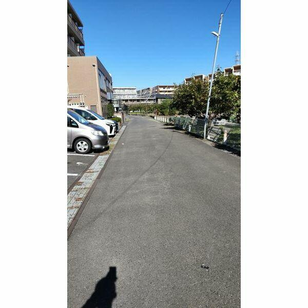 川崎市麻生区片平２丁目の賃貸マンションの駐車場