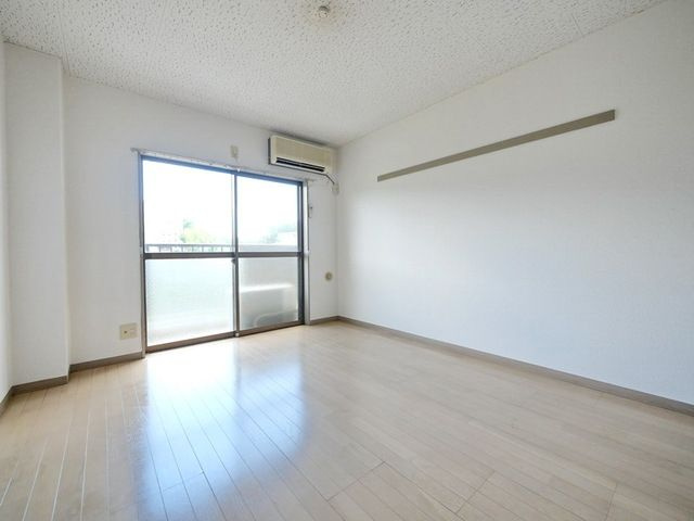 川崎市麻生区片平２丁目の賃貸マンションの居間・リビング