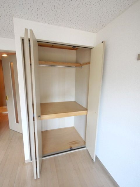 川崎市麻生区片平２丁目の賃貸マンションの収納