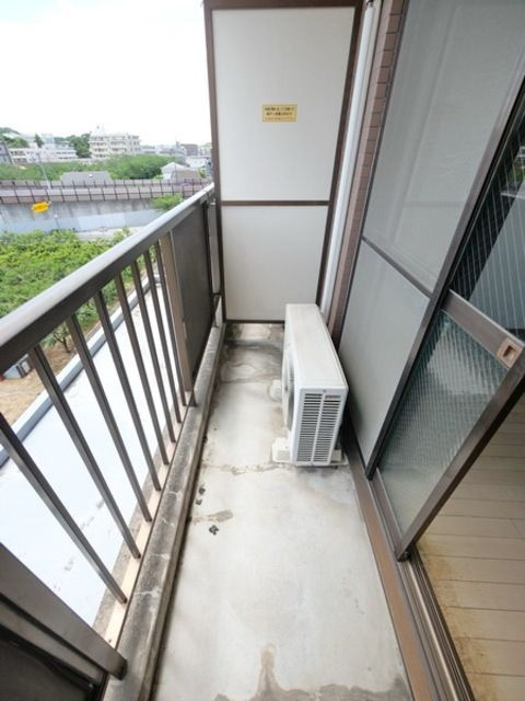川崎市麻生区片平２丁目の賃貸マンションのバルコニー