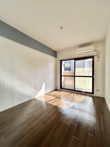 ソレアード川添の居間・リビング