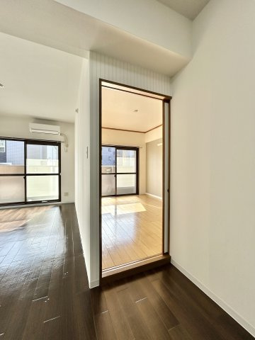 ソレアード川添の居間・リビング