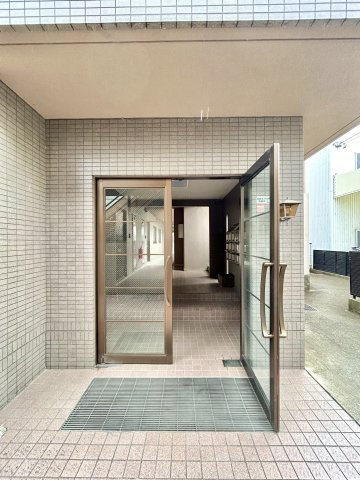 ソレアード川添のエントランス