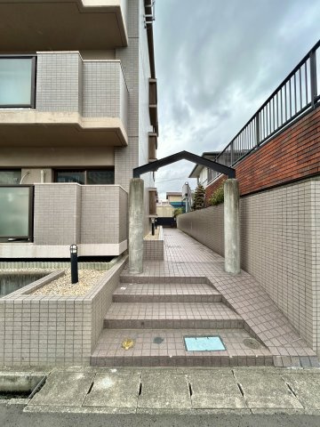 ソレアード川添の外観