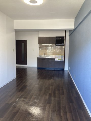 ソレアード川添の居間・リビング