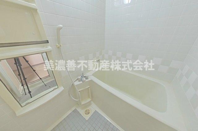 ６６１７４　ビューハイツ薮田の浴室