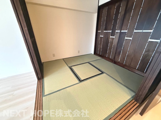 【和室】 | メゾンローズ塚口　リフォーム済 | リビングに隣接した和室4.5帖です♪小上がりになっており、(株)収納がございます！！建具もお洒落です♪ぜひ現地でご確認ください！！