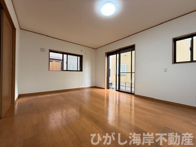 平塚市四之宮４丁目　中古戸建の居間・リビング|1月23日撮影　リフォーム中　20帖　吹抜付LDK