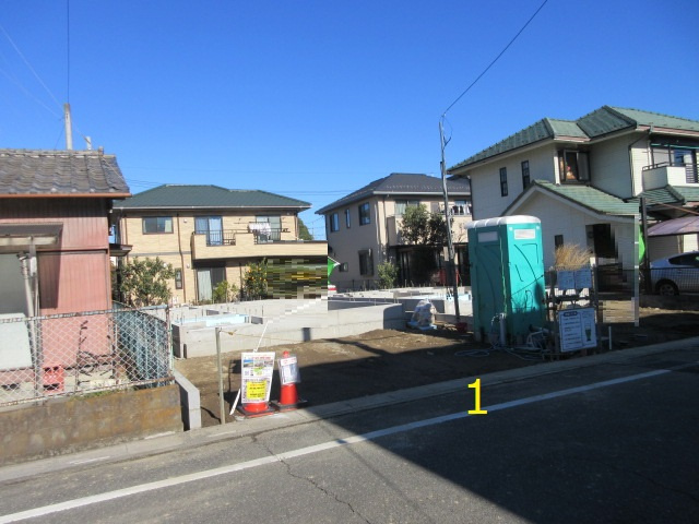 【仲介手数料無料】新築戸建　熊谷市赤城町1-161（全2棟）の前面道路含む現地写真
