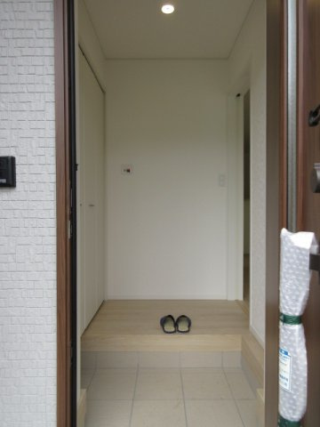 【仲介手数料無料】新築戸建　熊谷市赤城町1-161（全2棟）の玄関