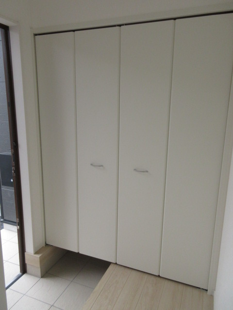 【仲介手数料無料】新築戸建　熊谷市赤城町1-161（全2棟）の玄関